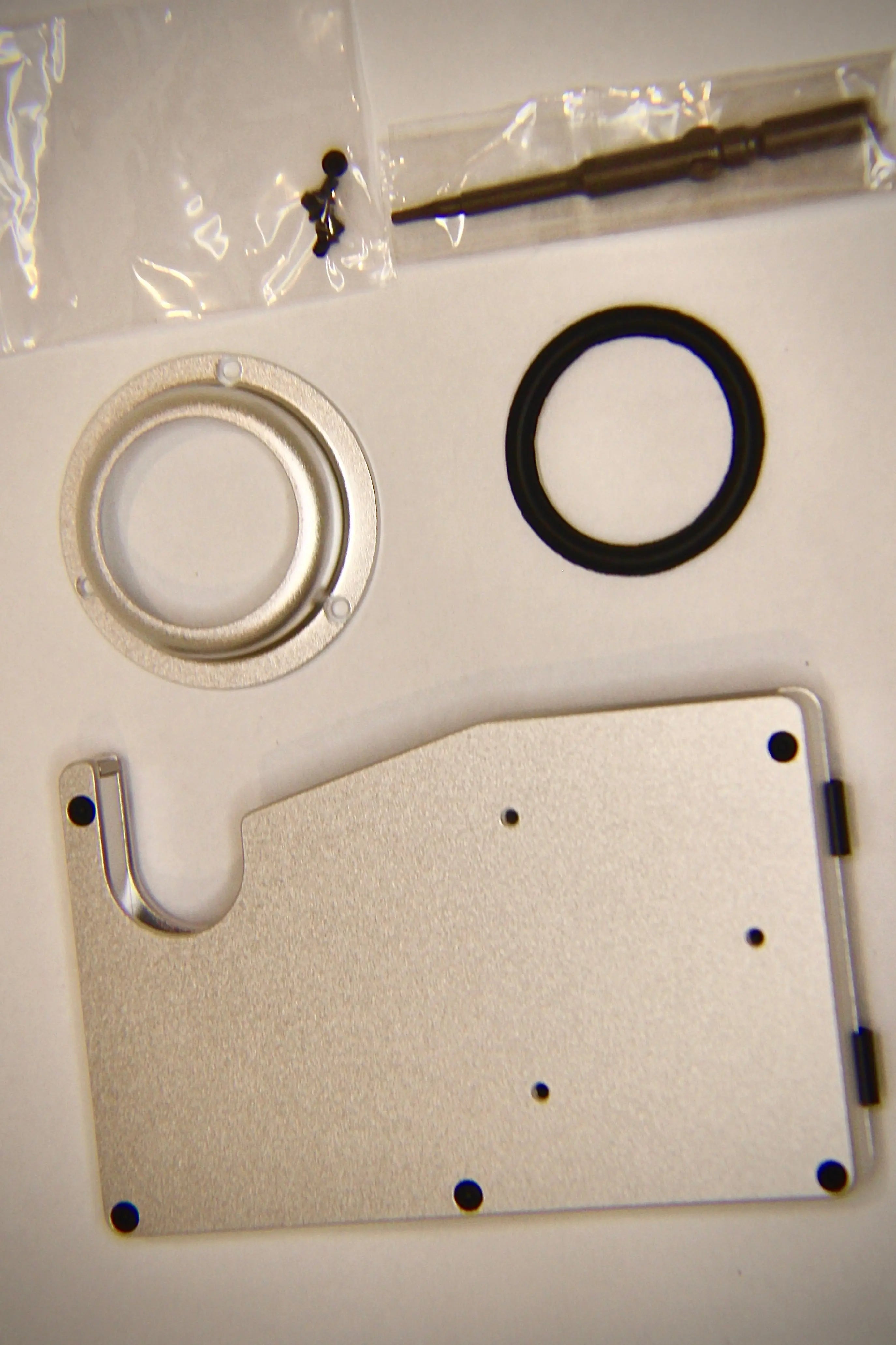 Card Holder Aluminum Case Metal with GPS Holder Trust Media 365 airtag-holder