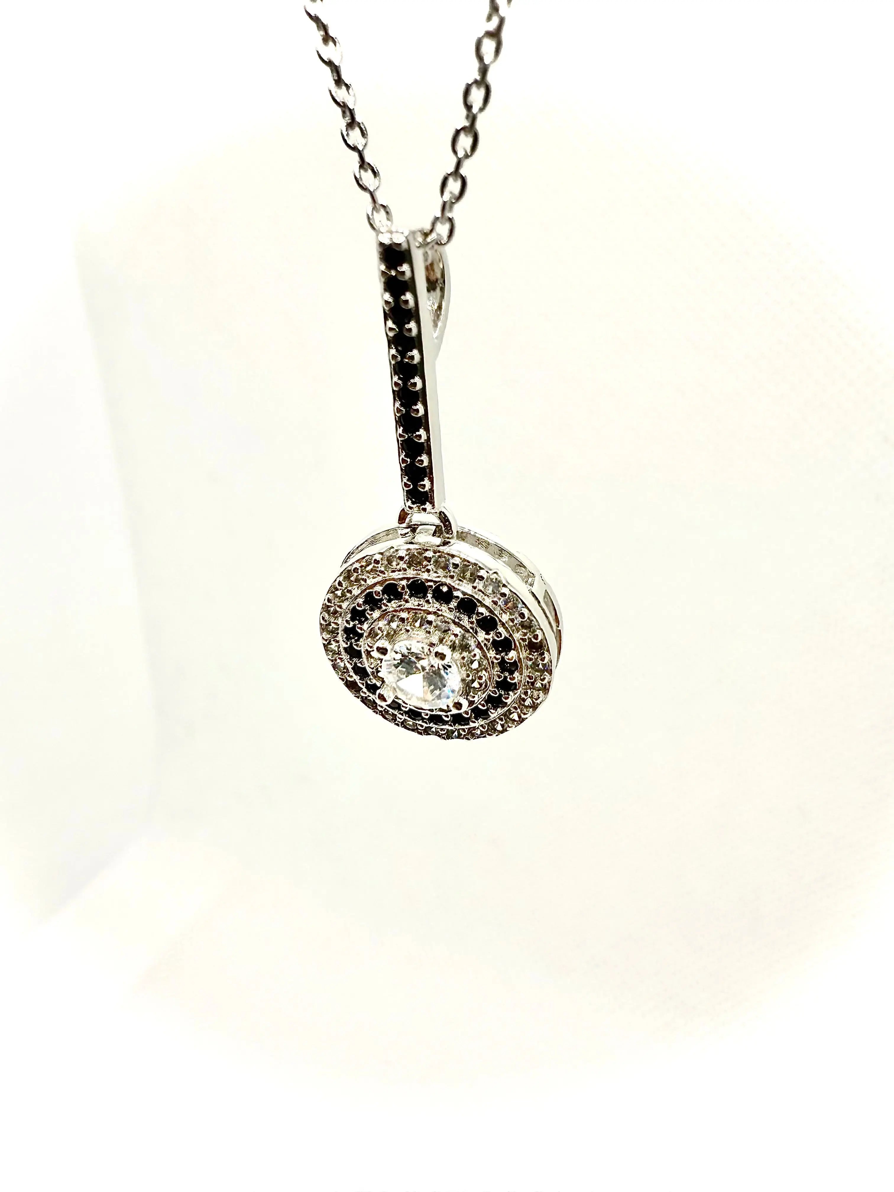 Elegant Slide Necklace – Timeless Round Black Pendant Jewelry Generic