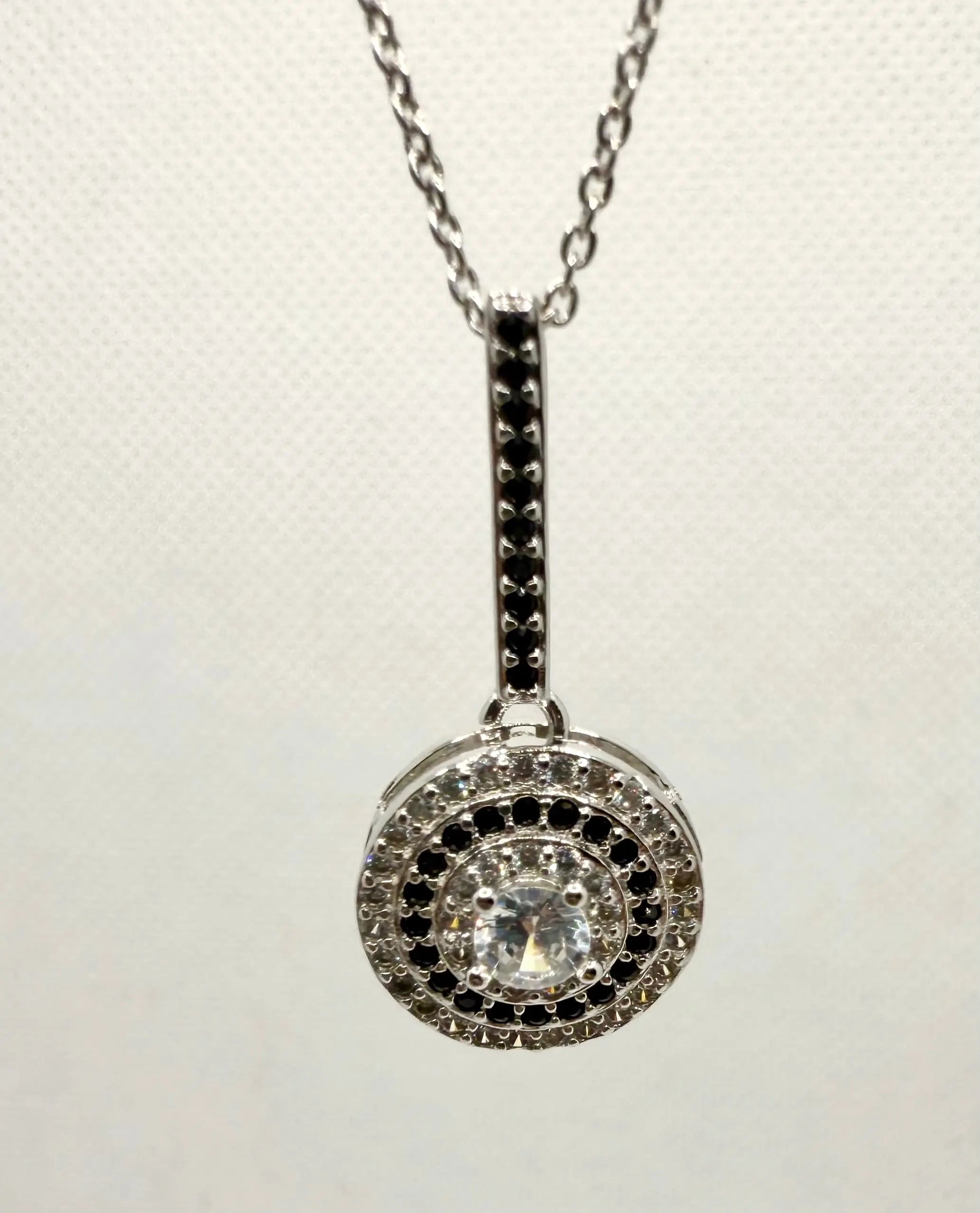 Elegant Slide Necklace – Timeless Round Black Pendant Jewelry Generic