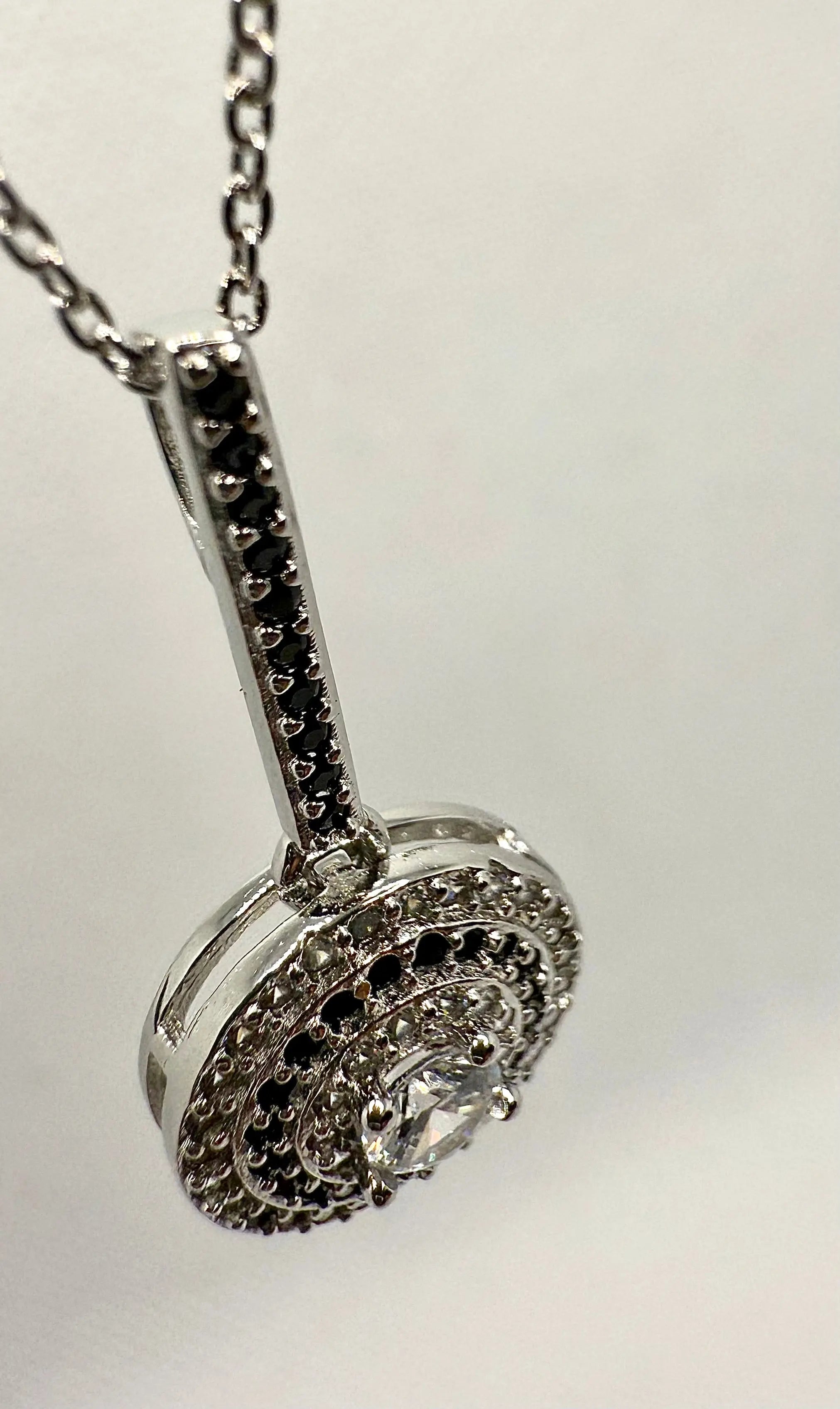 Elegant Slide Necklace – Timeless Round Black Pendant Jewelry Generic