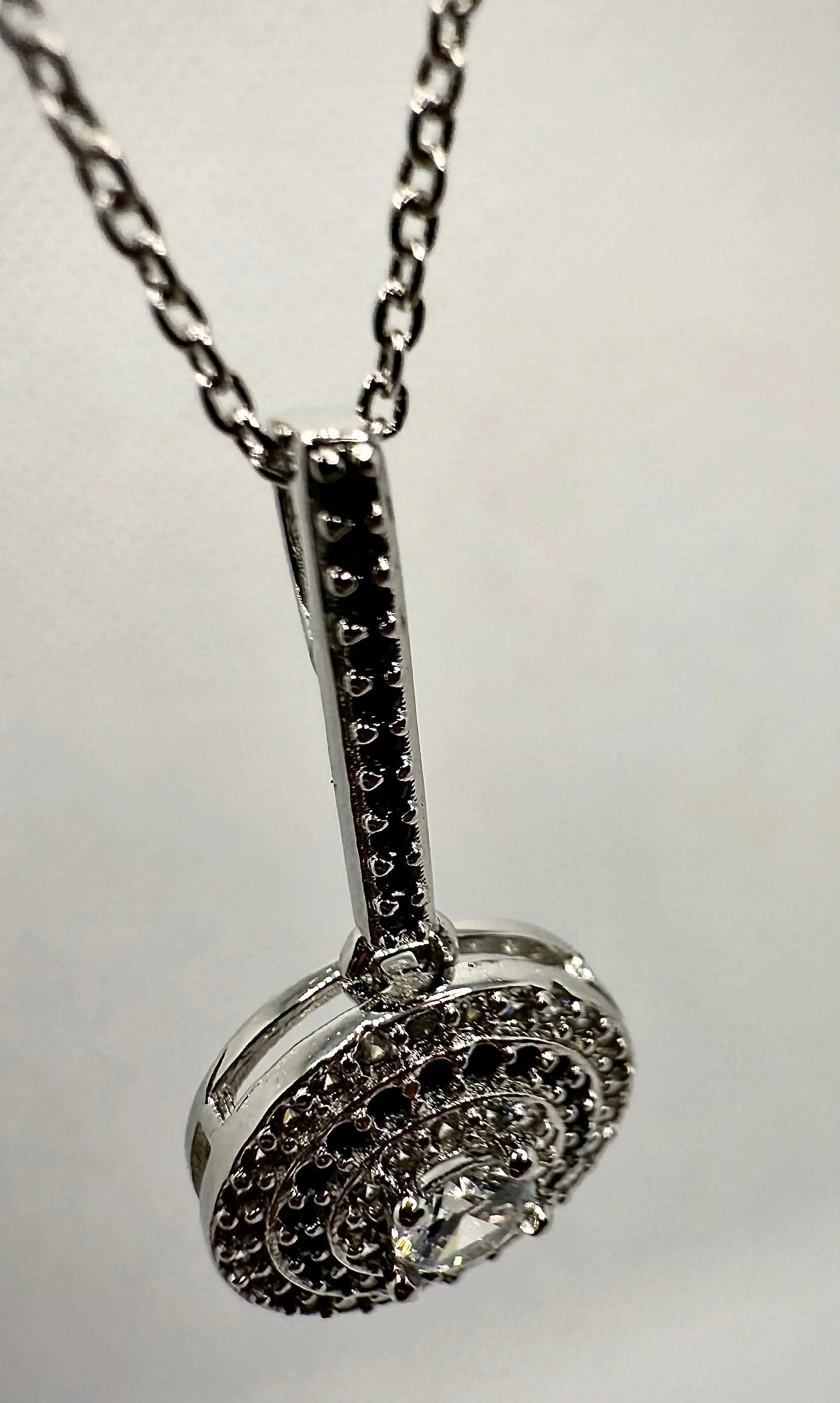 Elegant Slide Necklace – Timeless Round Black Pendant Jewelry Generic