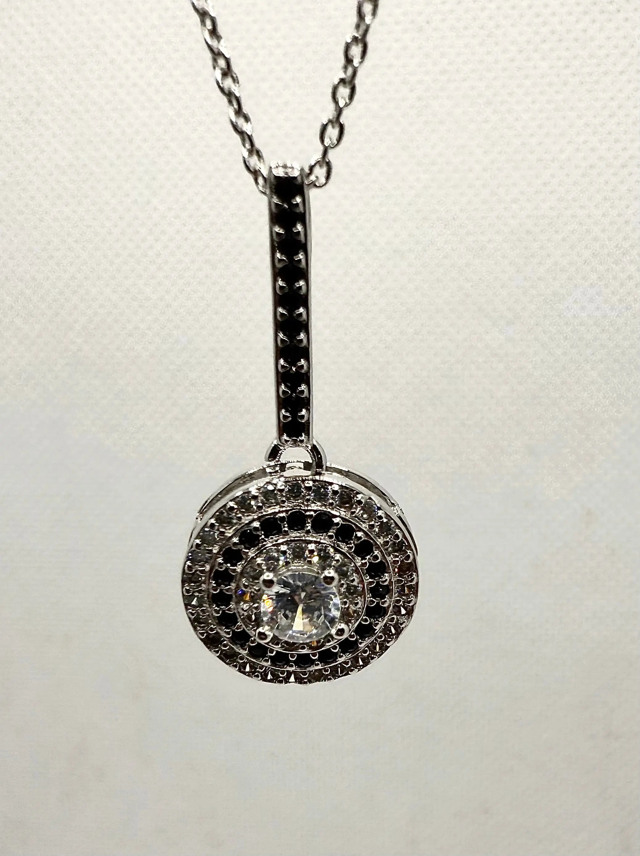 Elegant Slide Necklace – Timeless Round Black Pendant Jewelry Generic