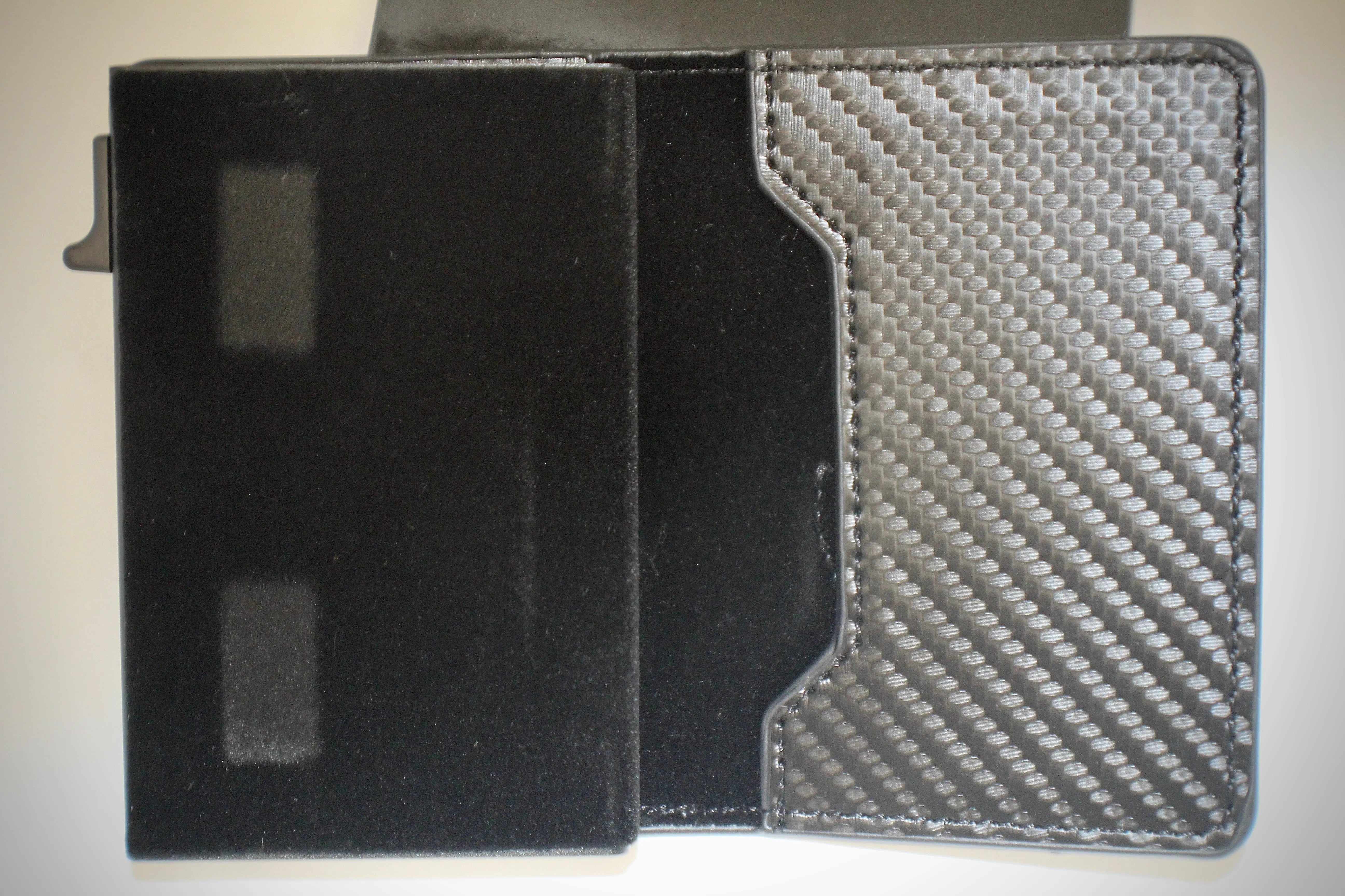 Wallet For Men tracking gps Carbon Black with Airtag holder Generic