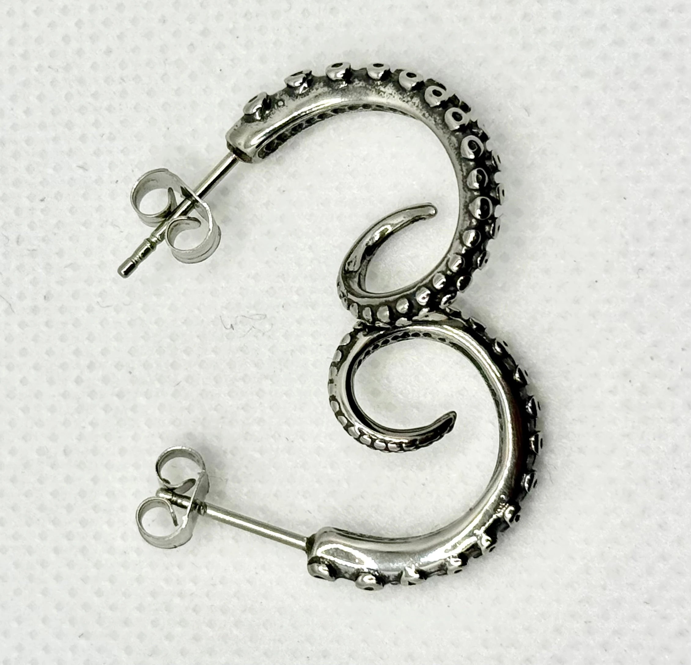 Gothic Octopus Tentacles Earrings – Boho Punk Cuttlefish Design Generic