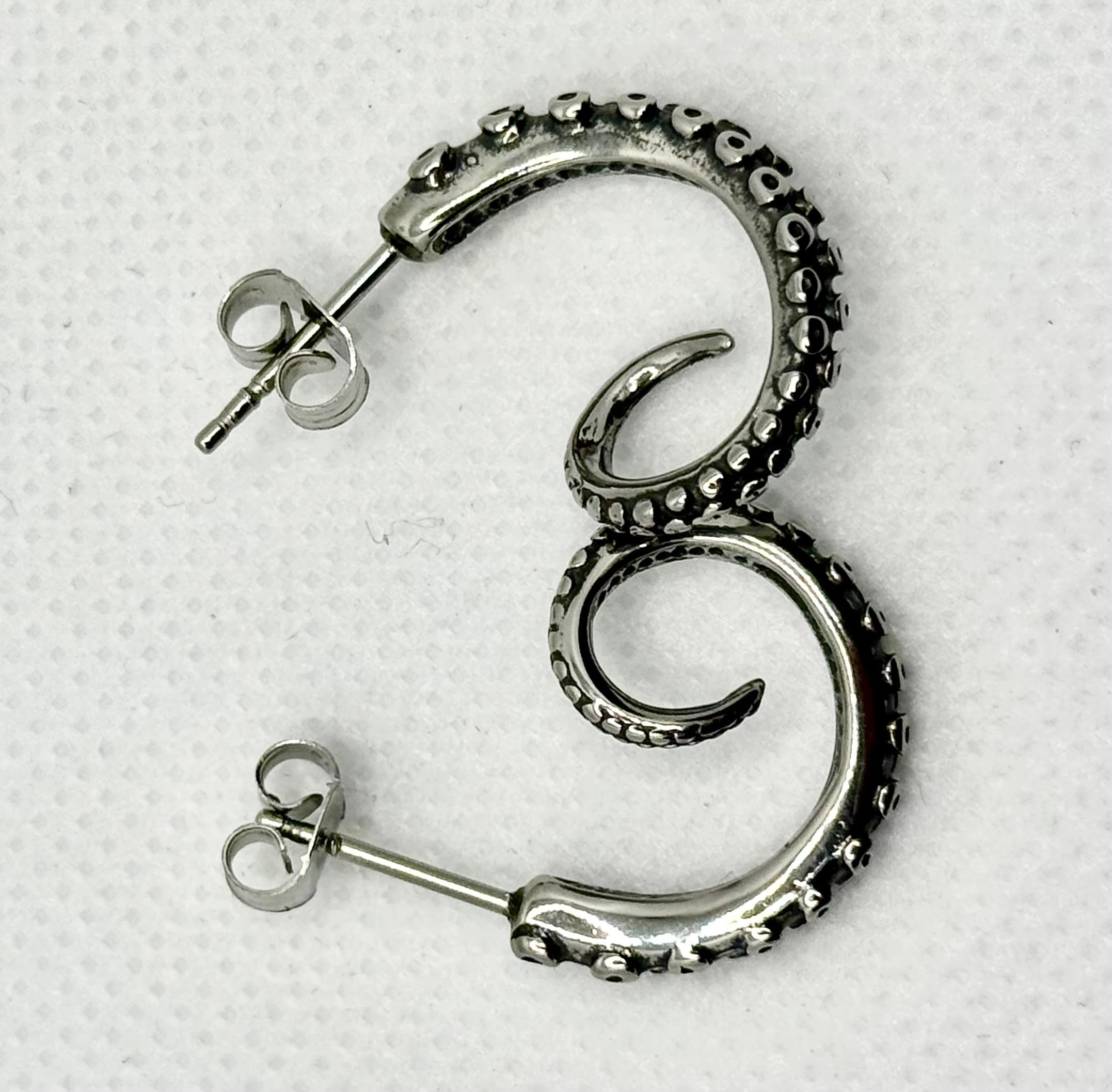 Gothic Octopus Tentacles Earrings – Boho Punk Cuttlefish Design Generic