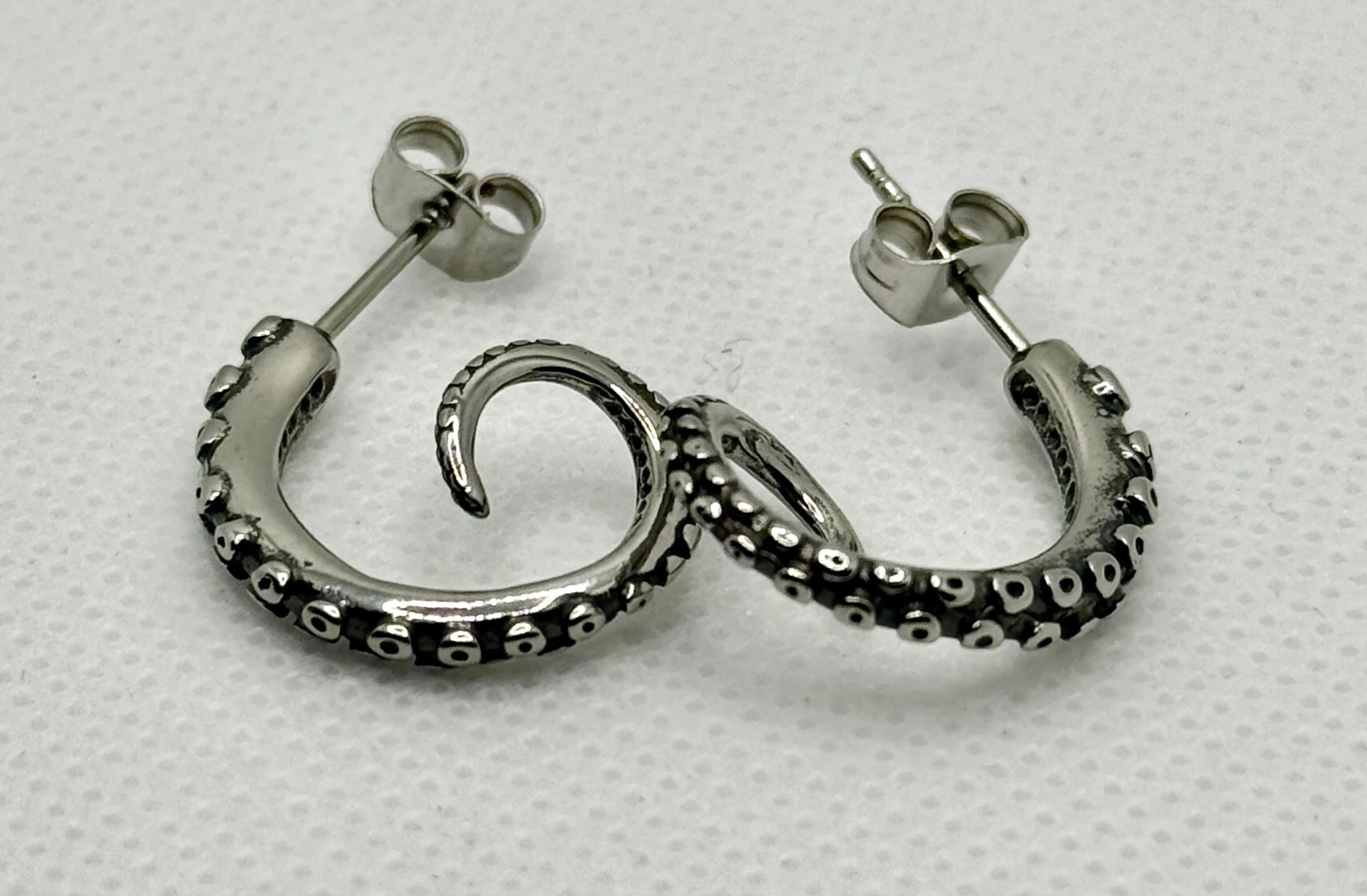 Gothic Octopus Tentacles Earrings – Boho Punk Cuttlefish Design Generic